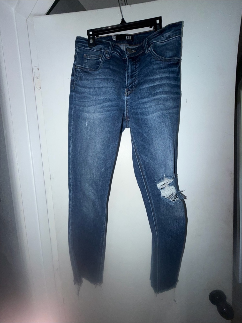 Kut from the Kloth Dark Blue Skinny Jeans with Knee Distress